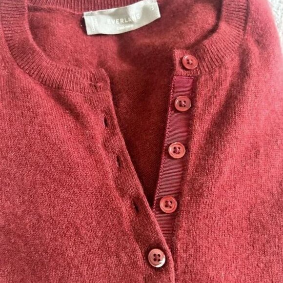 Everlane The Cashmere Henley Slim, Carmine (S) - Picture 10 of 10